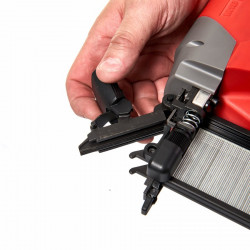 Milwaukee M18 CN18GS-202X tacker